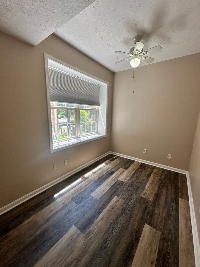 Building Photo - 2BR/2BA Updated Condo in Prospect Glen Vil...
