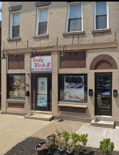 building and entrance - 604 Washington Ave