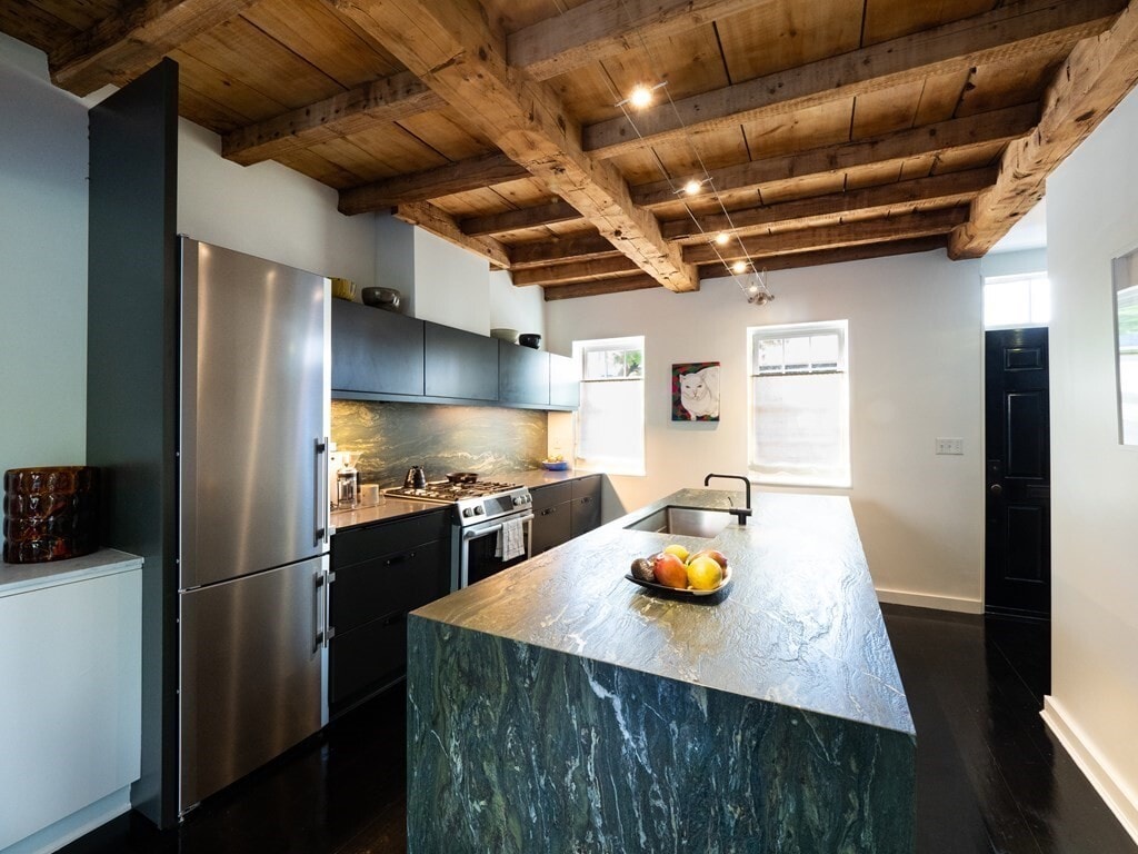 Building Photo - 214 3rd St