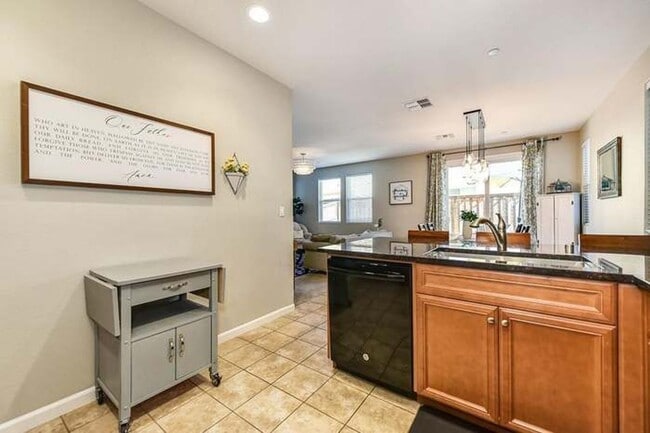 Building Photo - NICE TWO STORY HOME IN WEST ROSEVILLE!