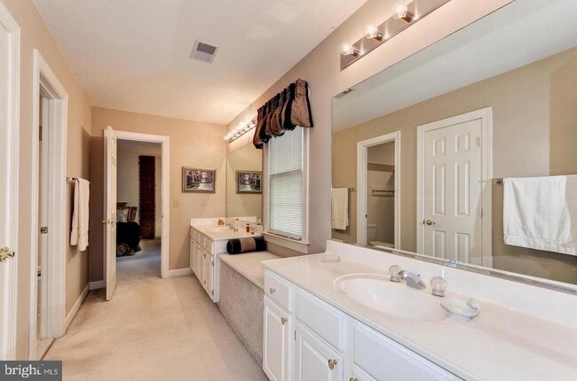 Building Photo - 10417 Snow Point Dr