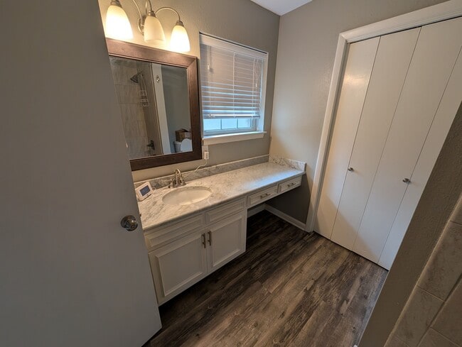 Building Photo - 204 Ralph St