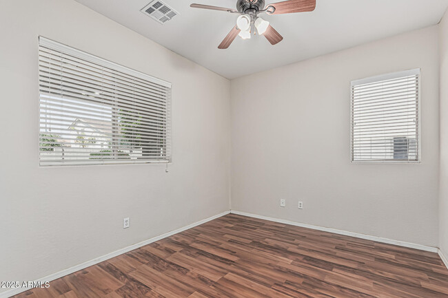 Building Photo - 1242 E Strawberry Dr