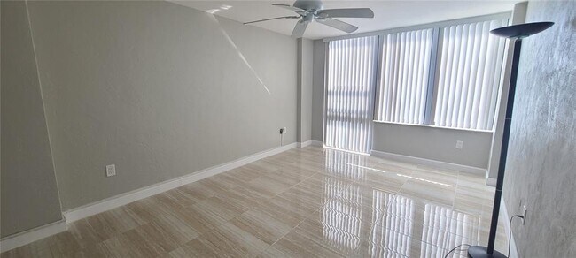 Building Photo - 3051 S Atlantic Ave