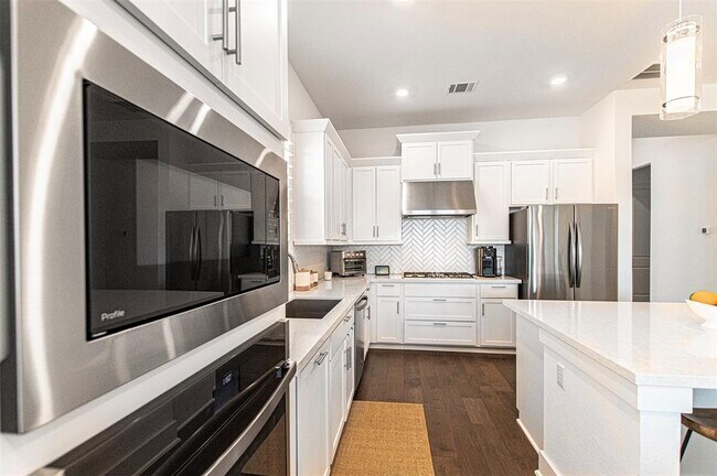 Building Photo - 215 Milam Crk Dr