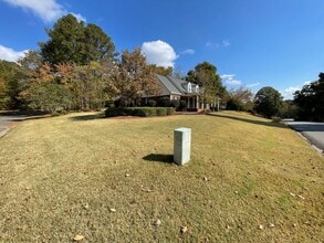 Building Photo - Large 4/4 House in Maplewood $2,795