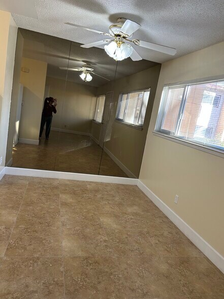 Building Photo - 350 E Desert Inn Rd