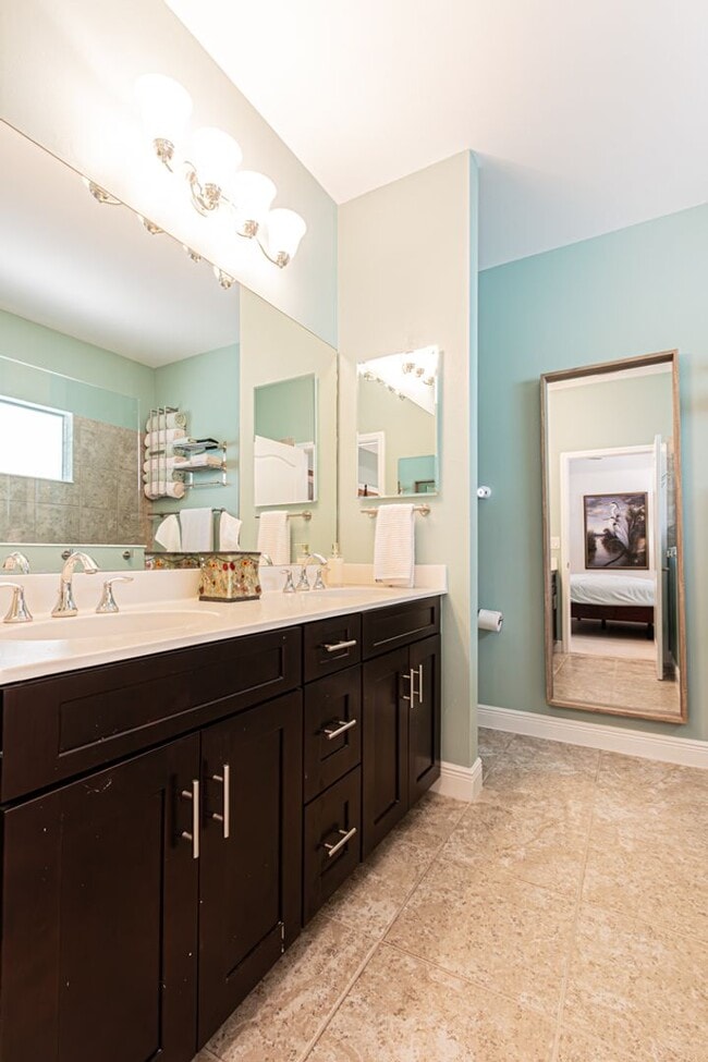 Building Photo - Seasonal or Annual Luxury Home With Pool in Reflection Lakes