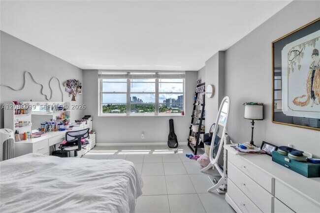 Building Photo - 3161 S Ocean Dr