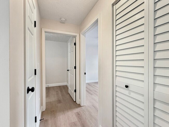 Building Photo - 4152 Bell Rd