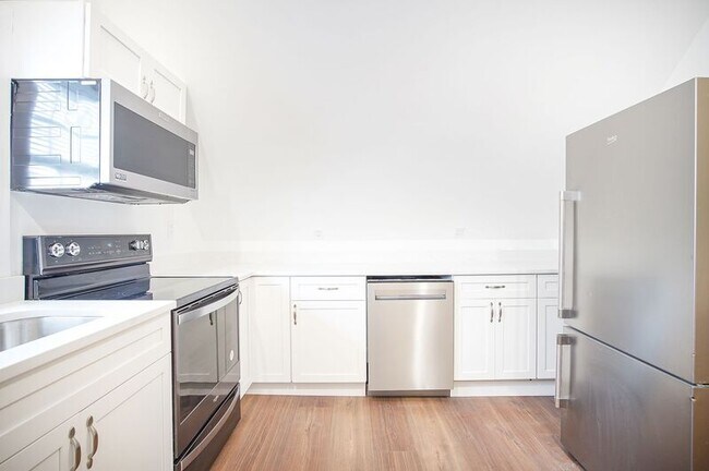 Building Photo - 42 E School St