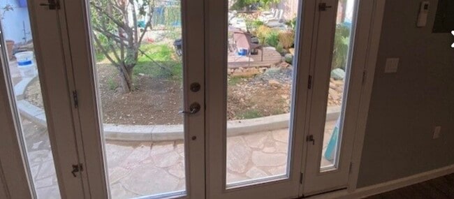 Building Photo - 433 S Fairview St