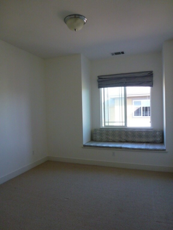 Building Photo - 1121 Tuolumne Lane