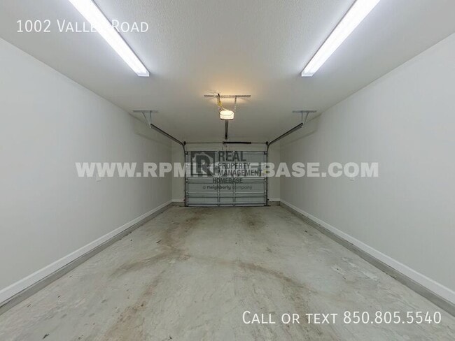 Building Photo - 1002 Valley Rd