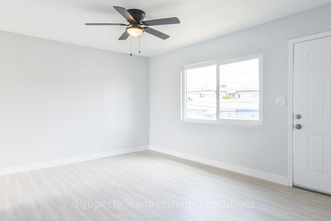 Building Photo - Remodeled 2 Bedroom, 1 Bath Apartment