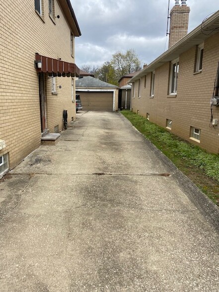 Primary Photo - 1713 Shatto Ave