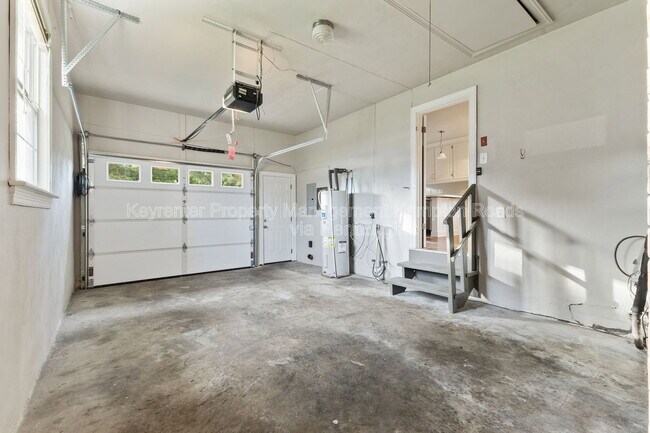 Building Photo - 4900 Briarwood Ln