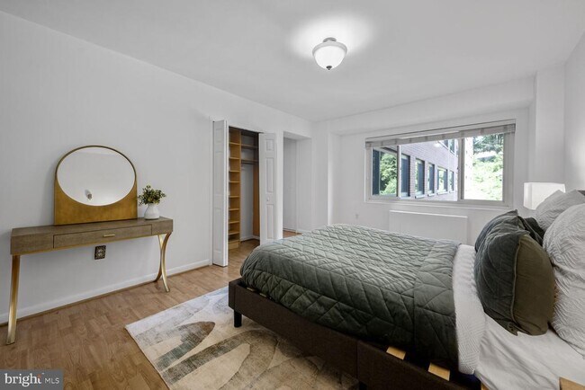 Building Photo - 4201 Cathedral Ave NW