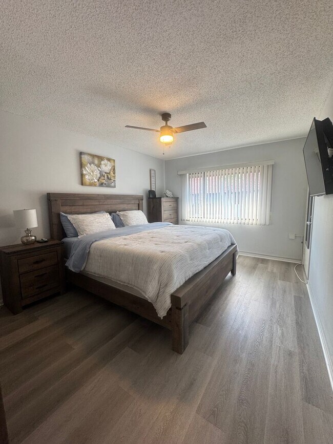 Building Photo - Annual turnkey furnished 2-Bedroom, 2-Bath...