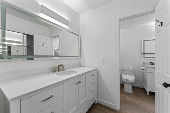 Building Photo - "Experience Luxurious Living: Spacious 4-B...