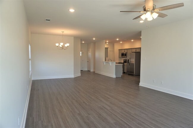 Building Photo - 4 Bedroom, 2 Bath Home in Valley View