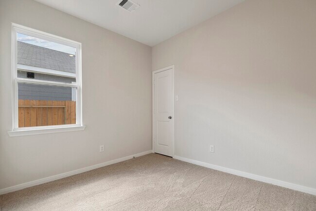 Building Photo - 15838 Berry Hl Dr