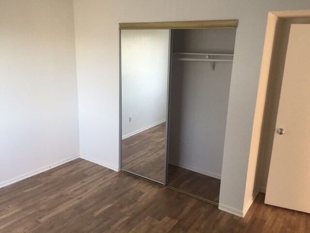 Building Photo - 1627 N Fair Oaks Ave