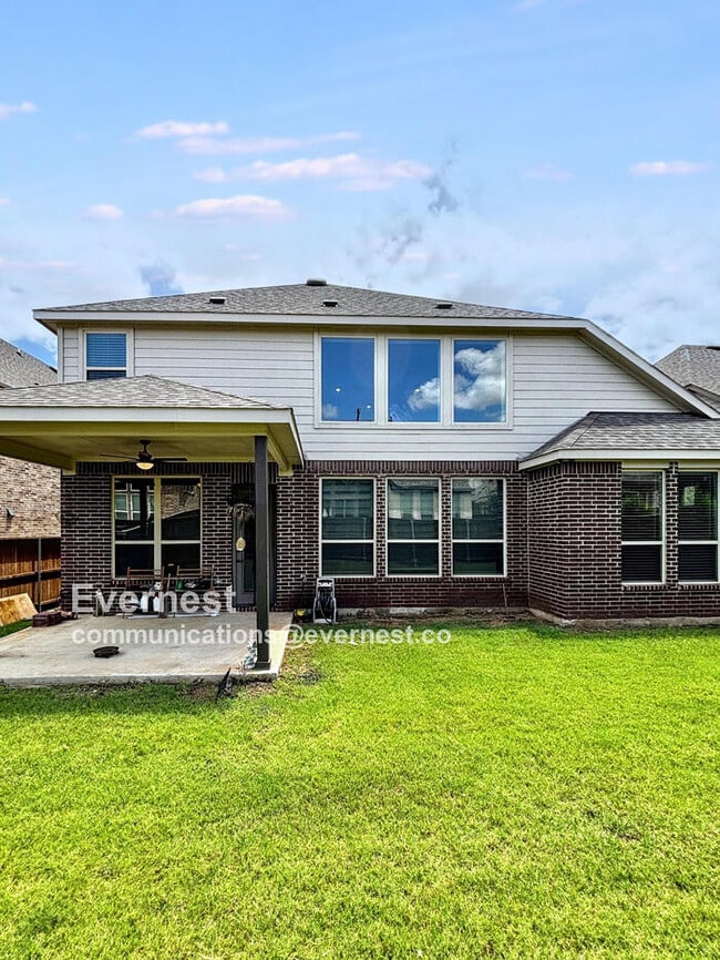 Building Photo - 566 Westwood Way Dr
