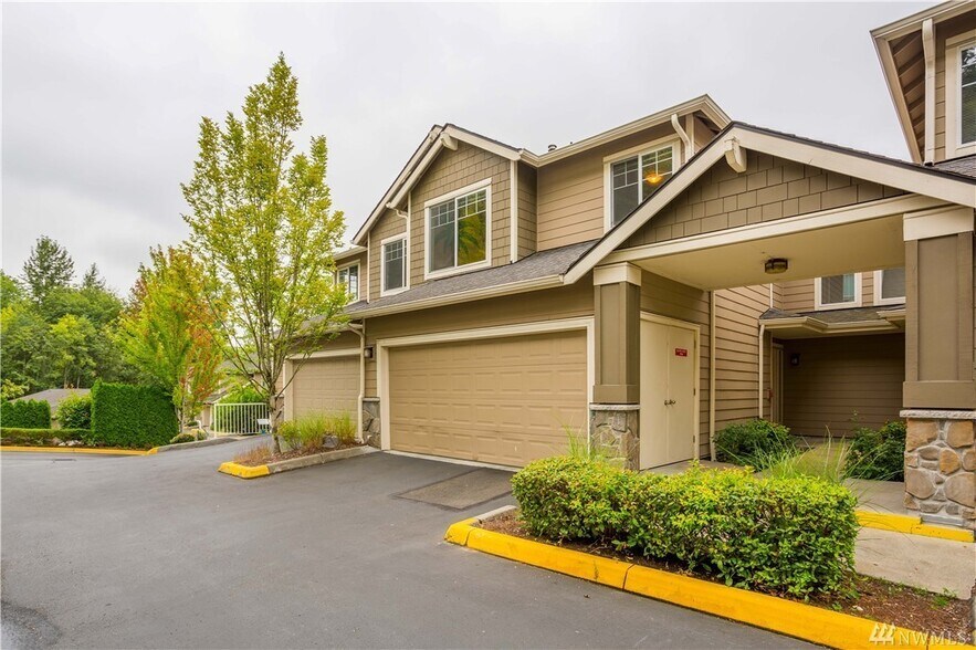 Primary Photo - 3500 E Lake Sammamish Pky SE