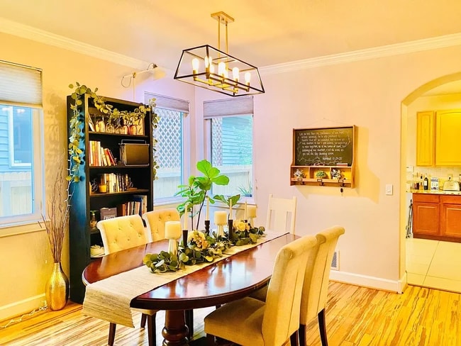 Dining Room - 2687 S University Blvd