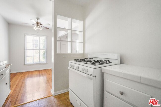Building Photo - 8551 Holloway Dr