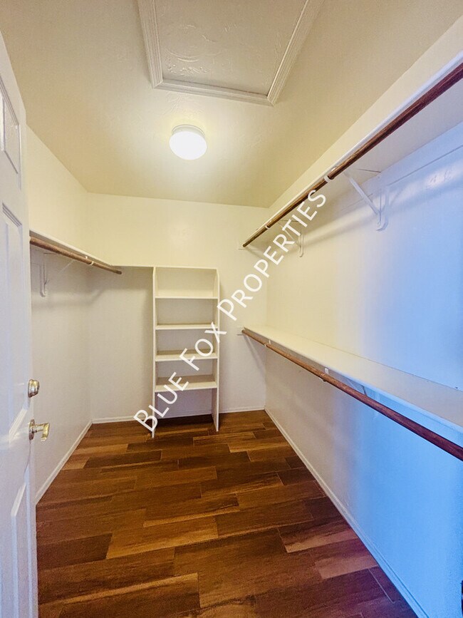 Building Photo - 10451 N Calle Verano Seco