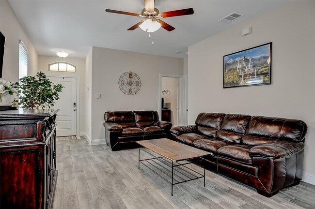 Building Photo - 3 Bed rooms and 2 baths, large master closet. Vinyl garage floor coating is just one of the many ...