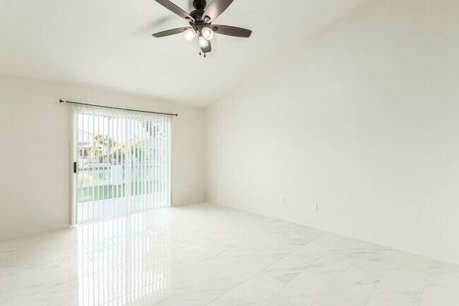 Building Photo - 1225 E Artesian Way