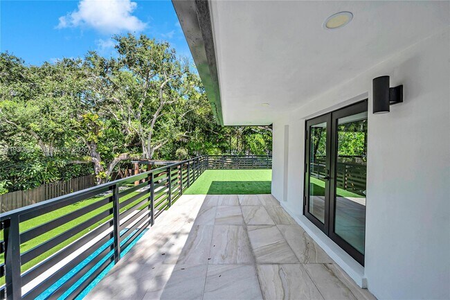 Building Photo - 11340 SW 74th Ct