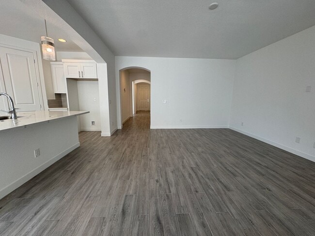 Building Photo - Laughlin Ranch 3 BR 2Ba Public Golf Community with Canyon & Mountain Views