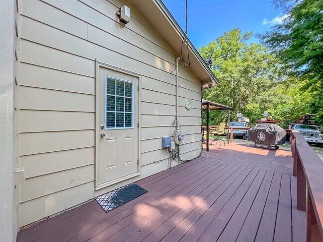 Building Photo - 1924 Harriet Dr