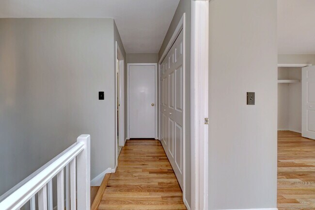 Building Photo - 65 W Walk