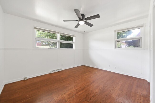 Building Photo - 3407 Batavia St