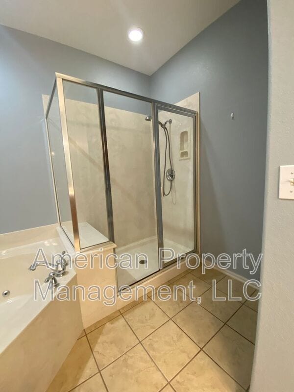 Building Photo - 10343 N 139th E Ave