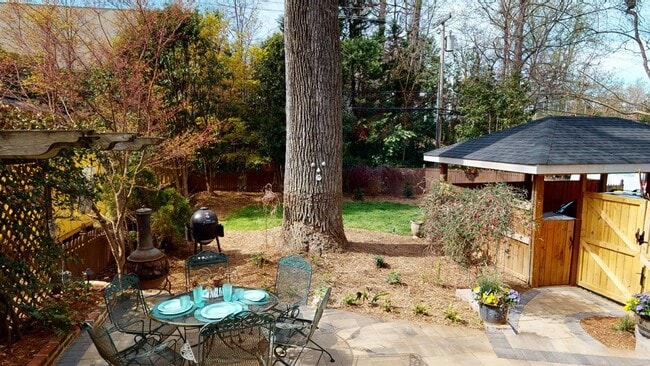 Building Photo - Fully furnished Dilworth Bungalow Home