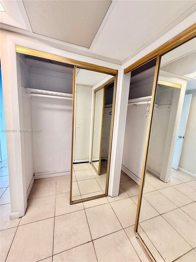 Building Photo - 1591 NE Miami Gardens Dr