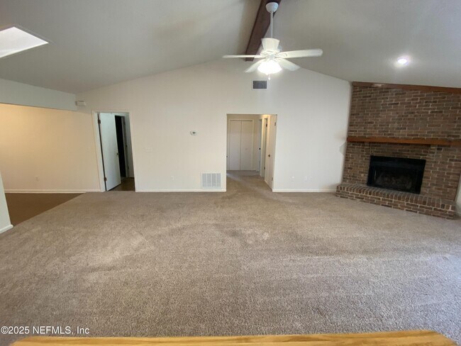 Building Photo - 12924 Tree Way Ln