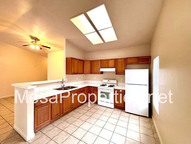 Building Photo - 10850 Villa St