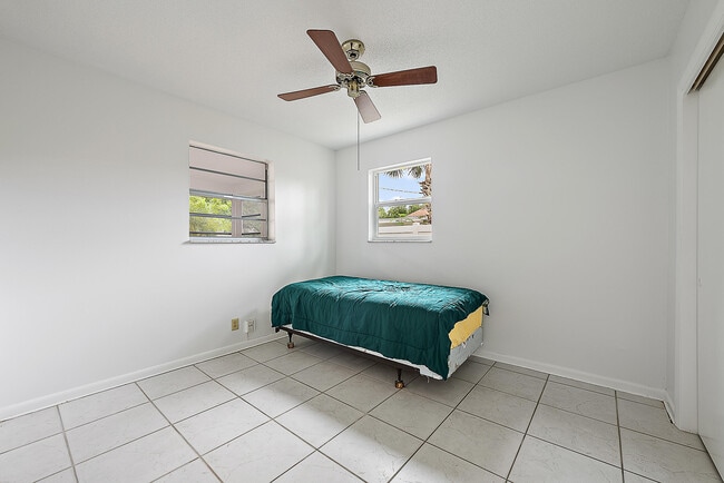 Building Photo - 206 Anglers Cir