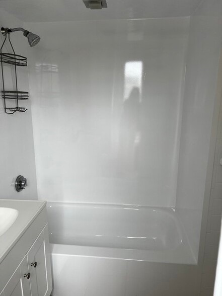 Building Photo - 452 Main St