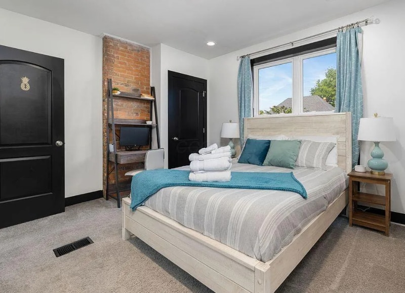 Building Photo - 241 Taylor Ave