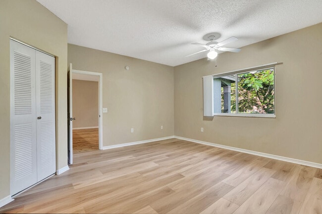 Building Photo - 270 Crestwood Cir