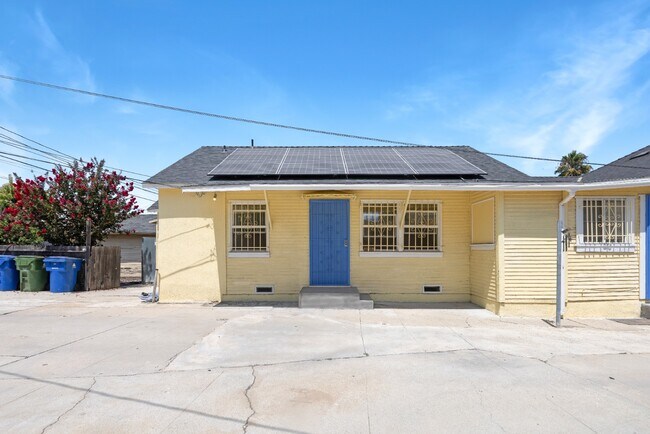 Building Photo - 5327 6th Ave