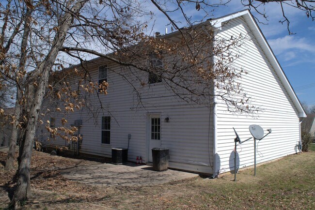 Building Photo - 1309-1311 Godas